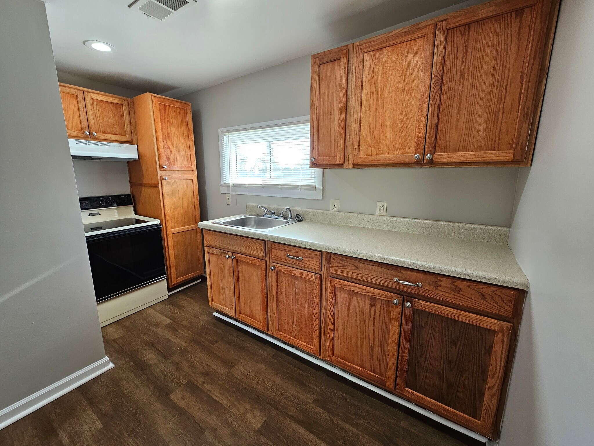 Building Photo - 219 W Adams Ave