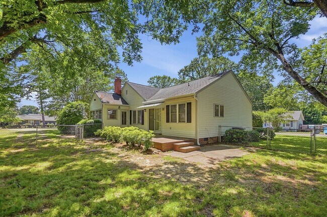 Building Photo - Fully Remodeled Home in the Heart of Belmont