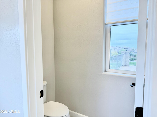 Building Photo - 1732 W Myrna Ln