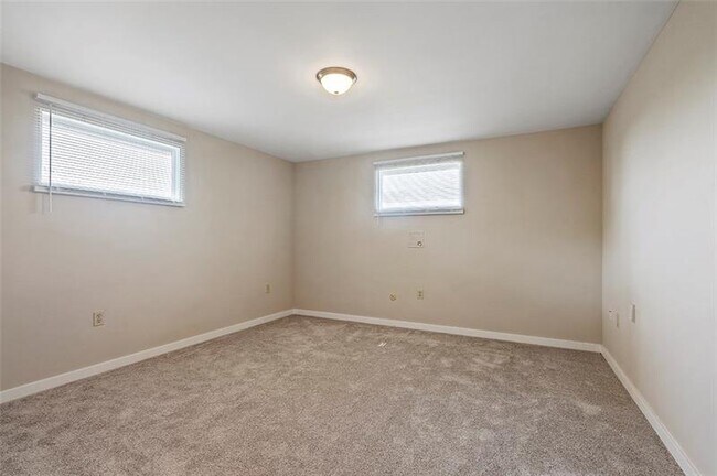 Building Photo - 8966 Knoll St