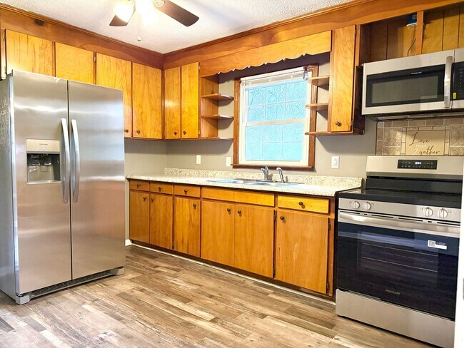 Building Photo - 838 Potters Ln