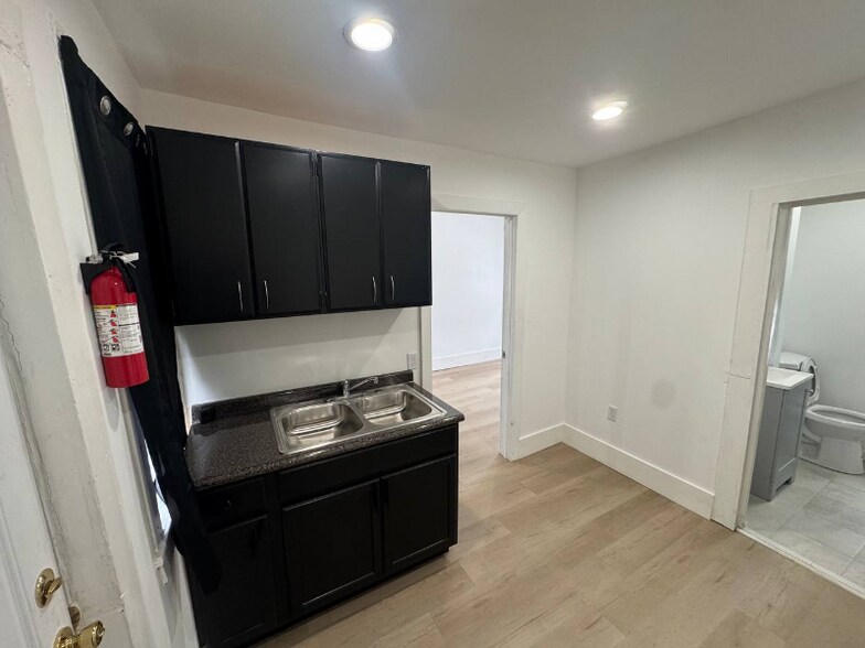 Building Photo - 287 6th St