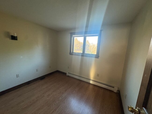Building Photo - Cozy 2-Bedroom Home with Backyard & Deck