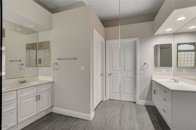 Building Photo - 2794 Glen Port St