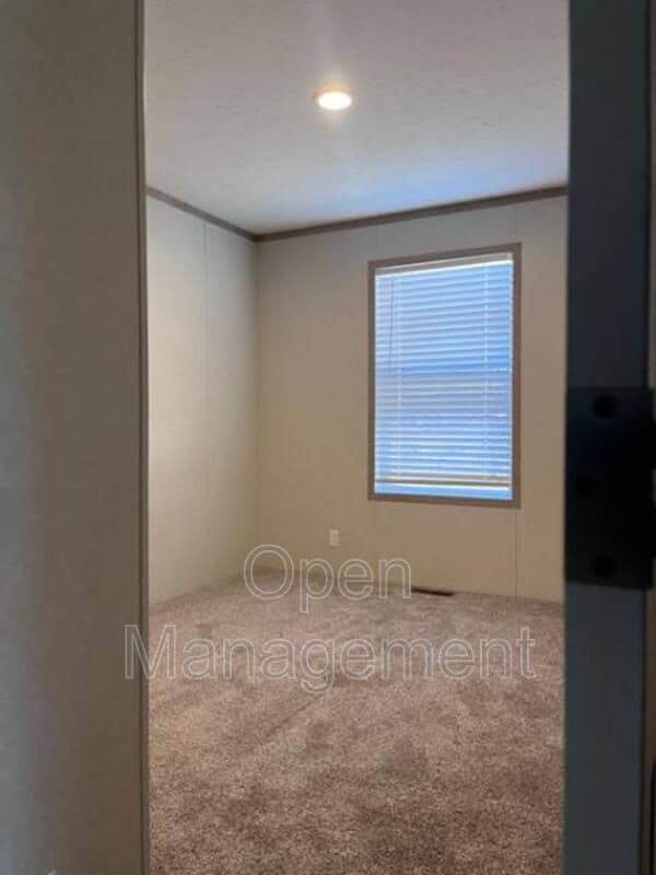 Building Photo - 2301 SW Oralabor Rd