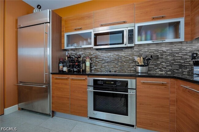 Building Photo - 3000 Oasis Way