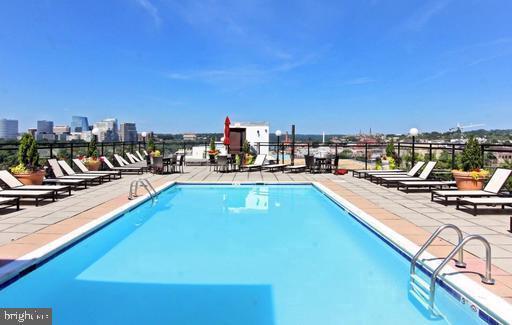 Building Photo - 950 25th St NW