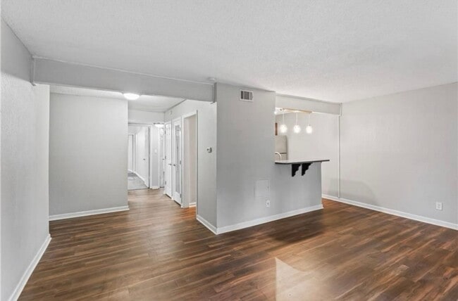 Building Photo - Plaza condo 2 Bed 2 Bath! $1500.00