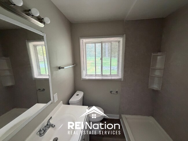 Building Photo - 3BR/2BA Center Point Rental with Hardwood Floors Throughout & Fenced Backyard