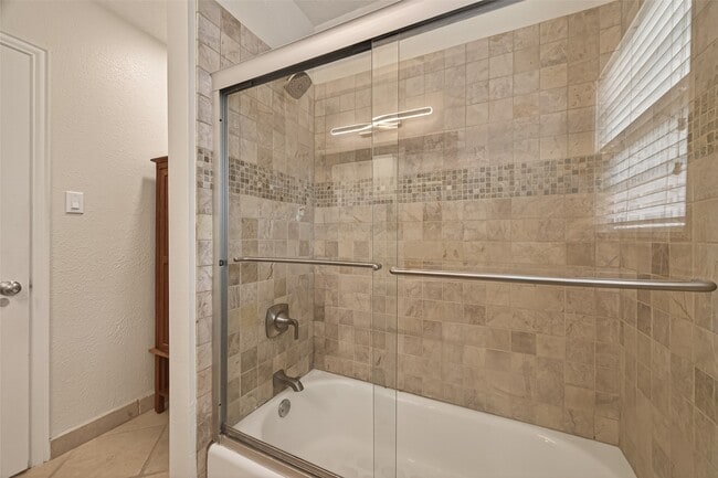 Building Photo - 2405 Southgate Blvd