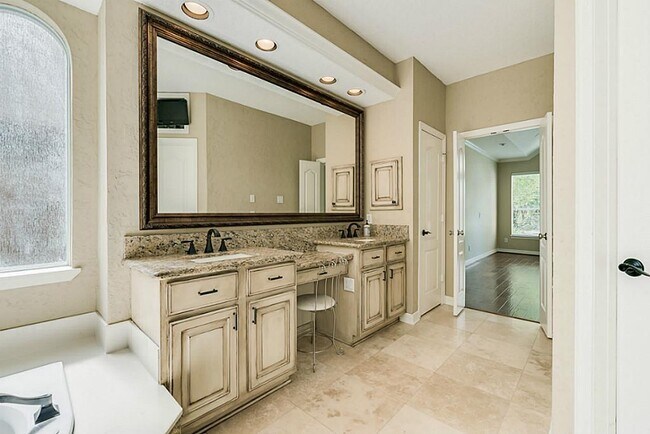 Building Photo - 22418 Bridgehaven Dr