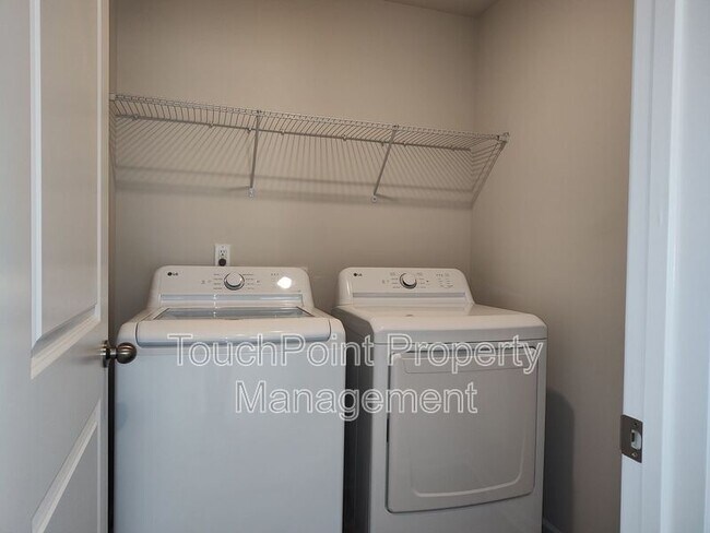 Building Photo - 3247 Crawford Ave