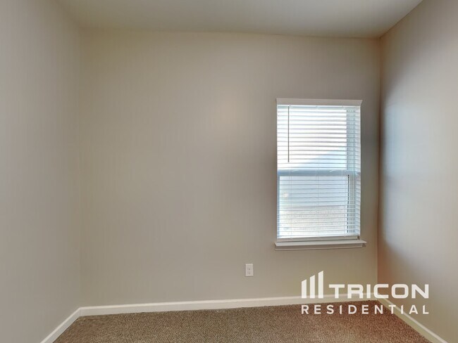 Building Photo - 120 Canada Dr