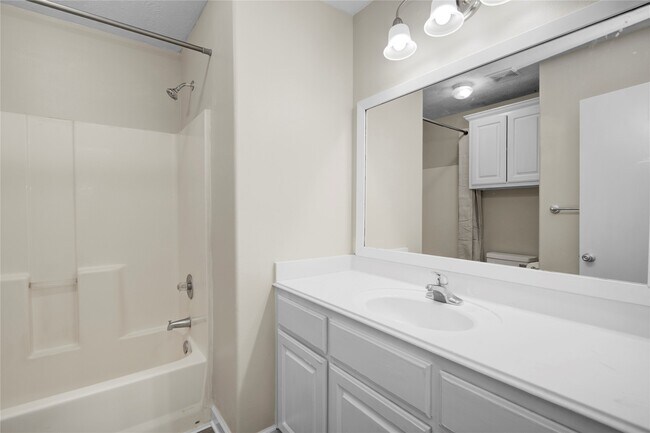 Building Photo - 16145 Sun View Ln