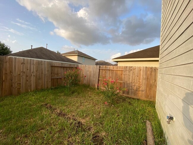 Building Photo - 19154 Yellow Thrush Dr