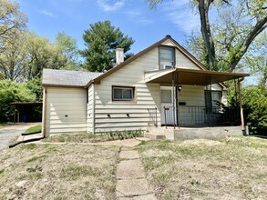 Building Photo - 509 La Motte Ln