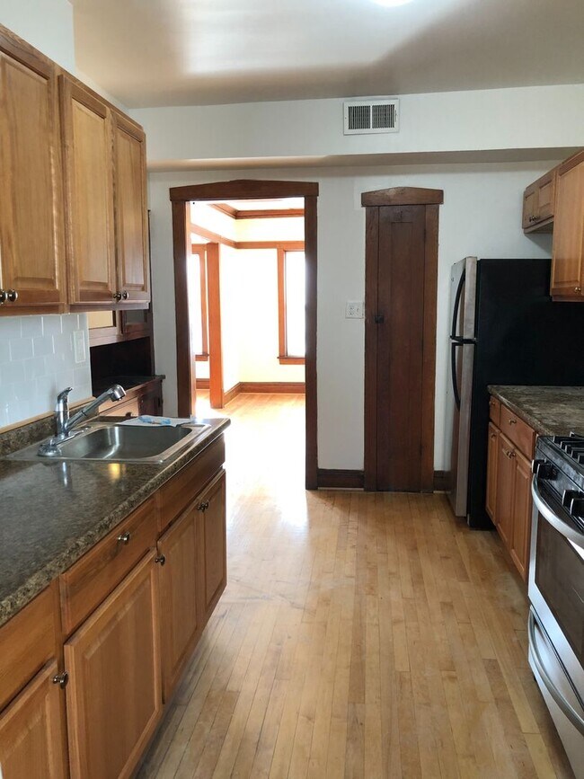 Building Photo - 4018 W Cortland St