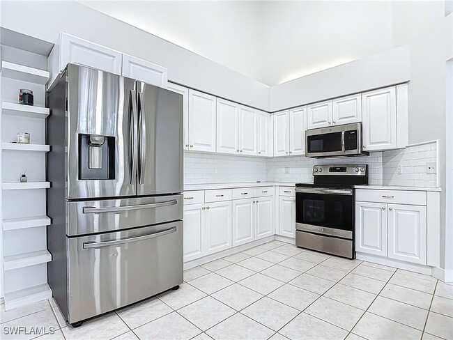 Building Photo - 351 Pindo Palm Dr