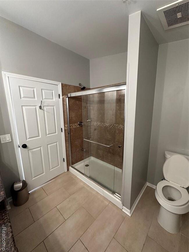 Building Photo - 4240 Maple St