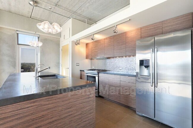 Building Photo - 309 E 5th St