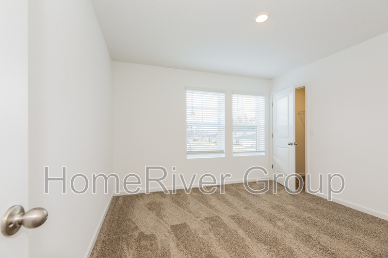 Building Photo - 4990 Bramante Dr