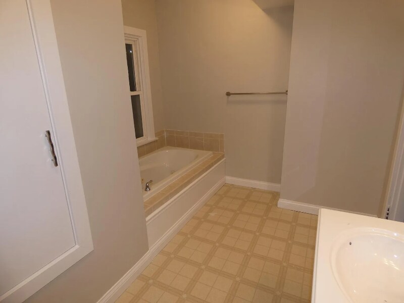 Building Photo - 616 St Nicholas Ave