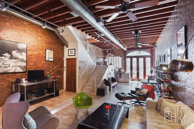 Building Photo - LOVELY CARRIAGE HOUSE IN PRIME CARROLL GAR...