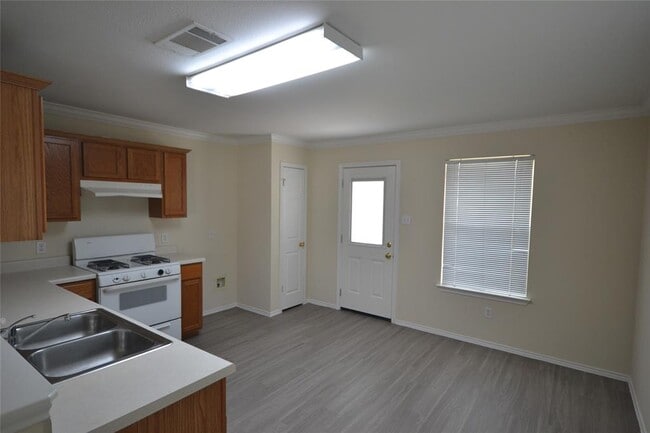 Building Photo - 411 Golden Gate Dr