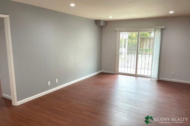 Building Photo - Spacious Six Bedroom, Three Bathroom Home ...