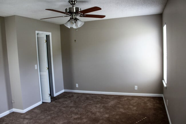 Primary Bdrm - 501 Westgate Cir