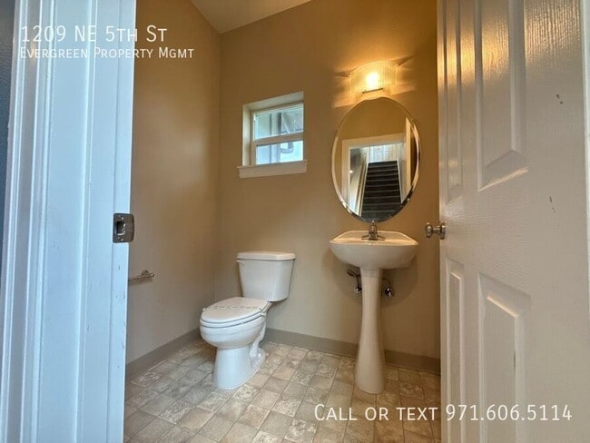 Building Photo - 1209 NE 5th St