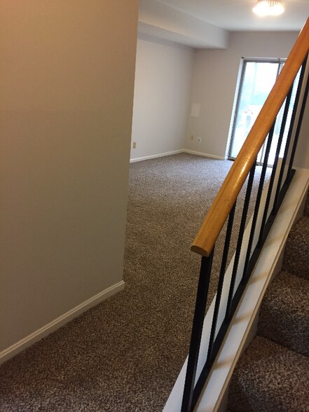 Building Photo - 6420 Ducketts Ln