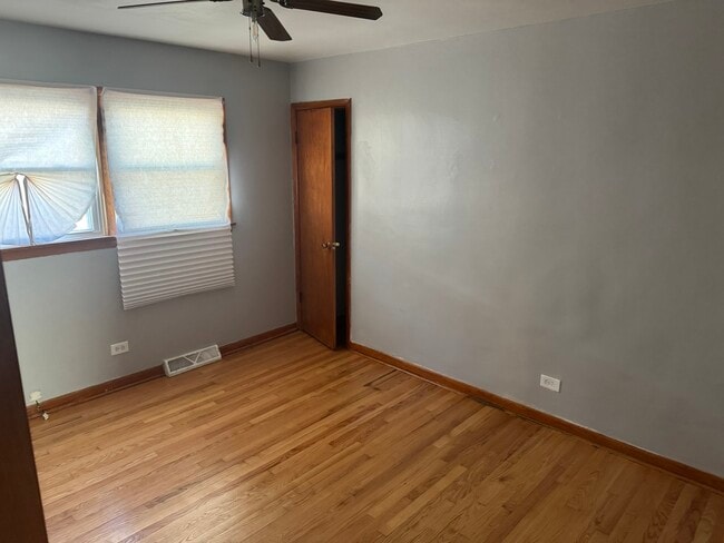 Building Photo - 9855 S California Ave