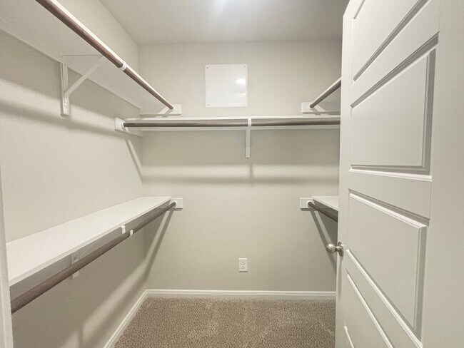 Building Photo - 3 Bedroom, 2.5 Bathroom, Two-story Duplex ...