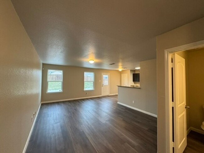 Building Photo - 3-Bedroom Home in Southeast San Antonio with Spacious Backyard & Open Layout