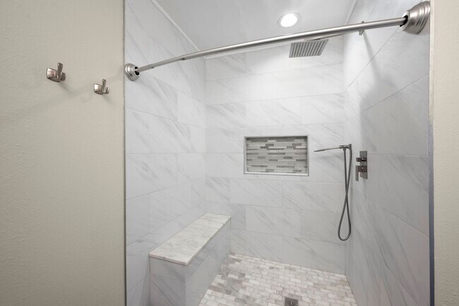 Building Photo - 2909 Livingston Dr