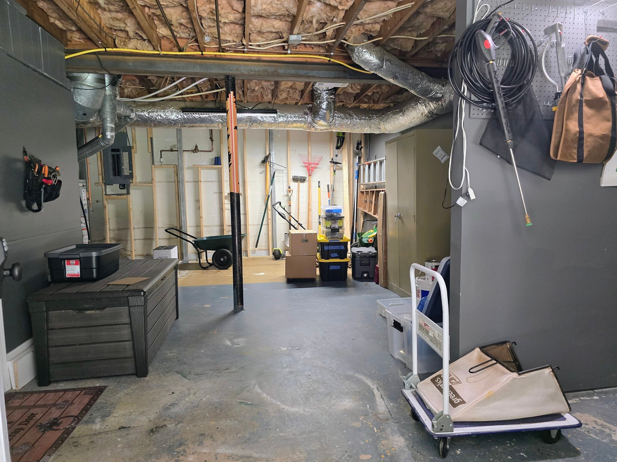 Large unfinished basement workshop. - 90 Martin Point Ct