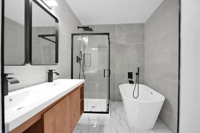 Building Photo - 2271 Cresta Dr