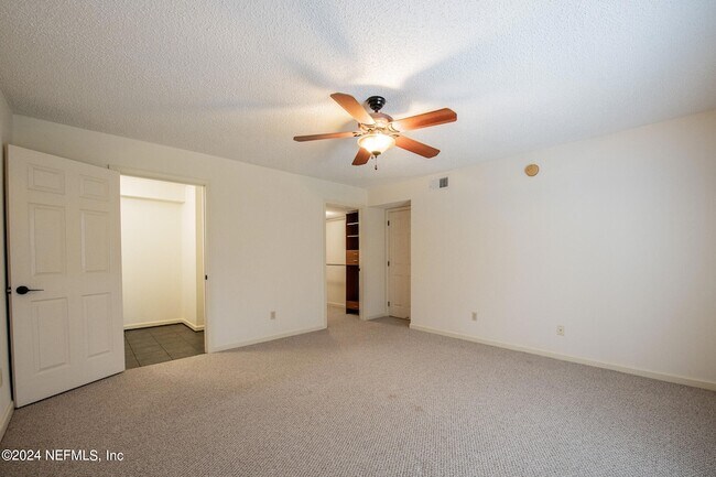 Building Photo - 13715 Richmond Park Dr N