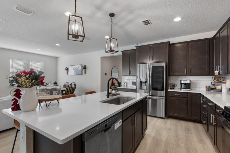 Building Photo - 143 Alderwood Pl