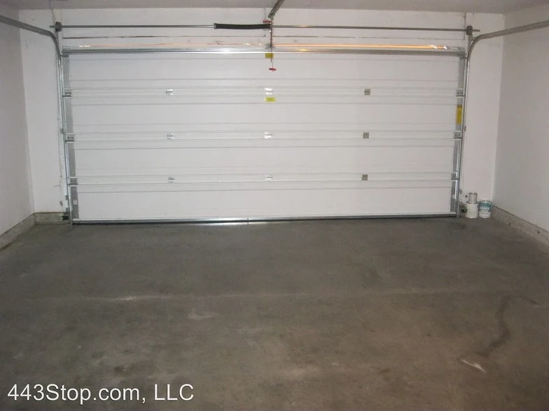 Building Photo - 310 Nikki Way