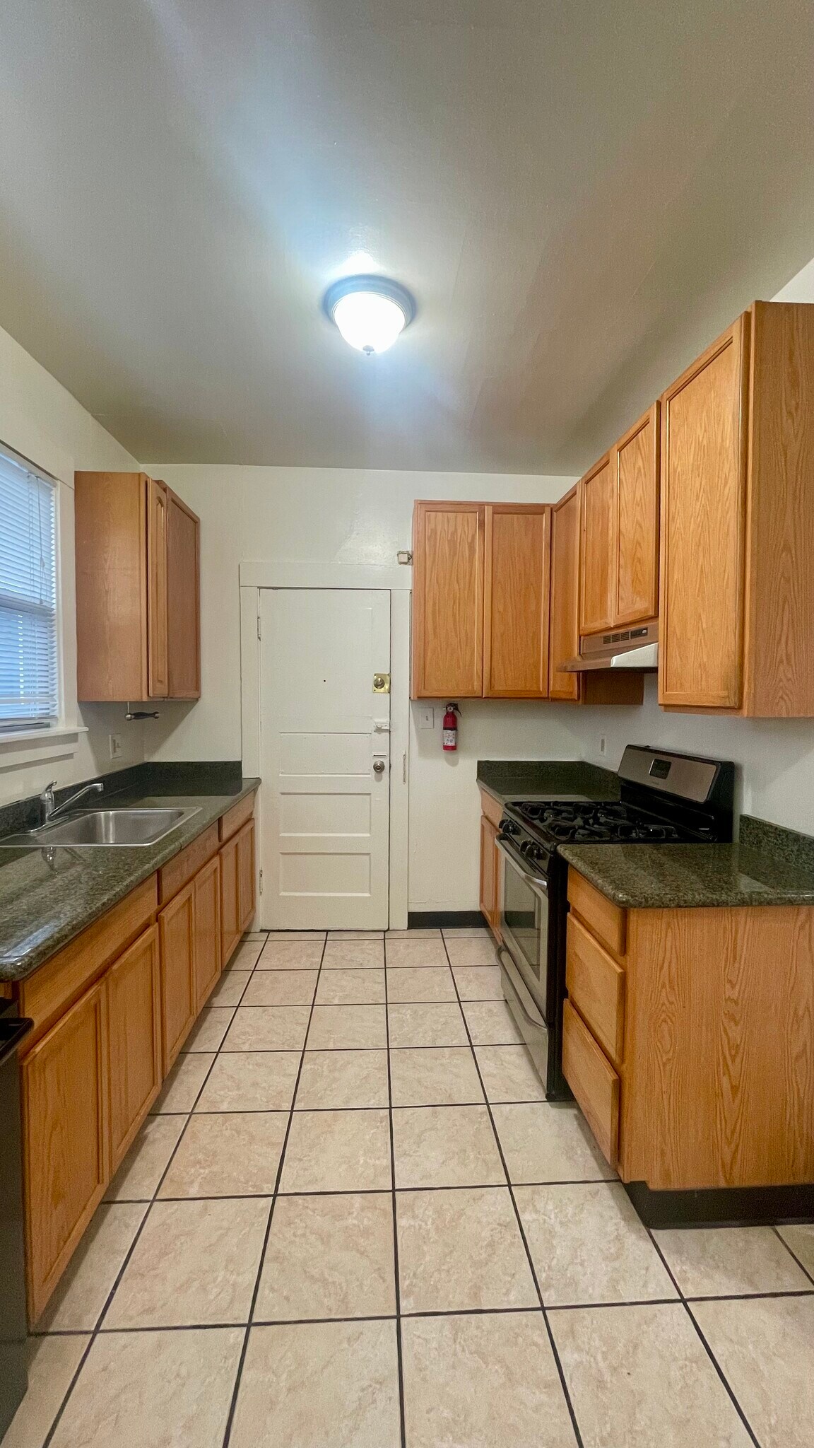 Building Photo - 566 53rd St