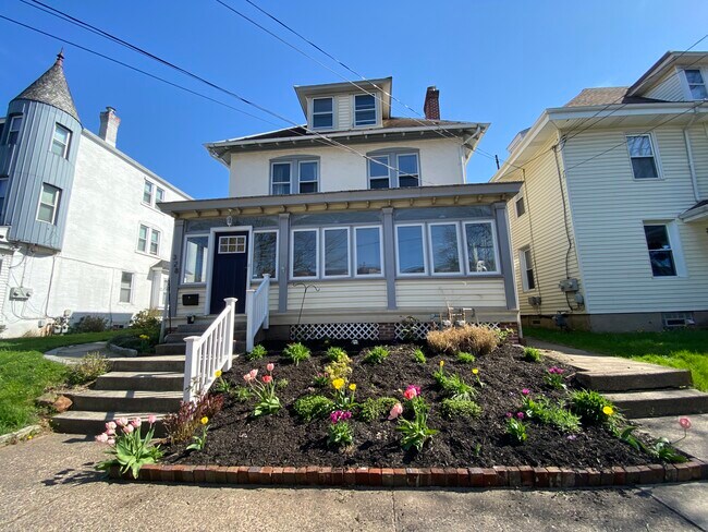 Building Photo - 328 4th Ave