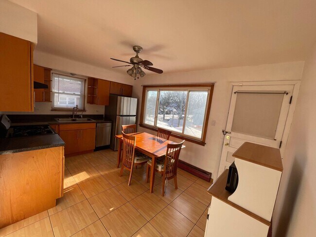 Building Photo - 6309 W Touhy Ave