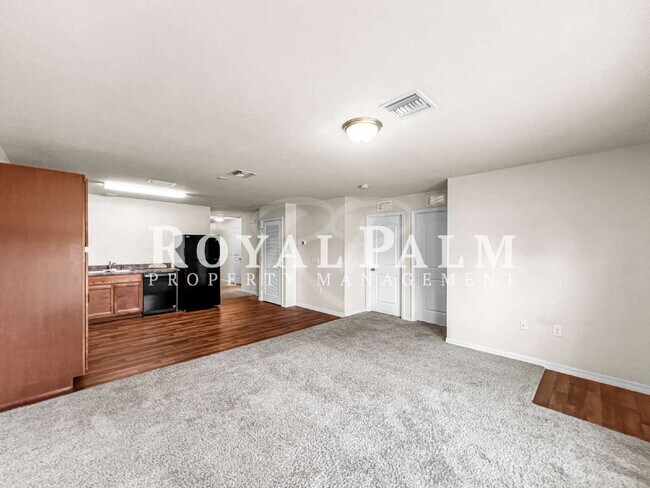 Building Photo - 4BR/2BA Duplex Living in Vistanna Villas + Washer & Dryer! — Space, Style, and Laundry Convenienc...