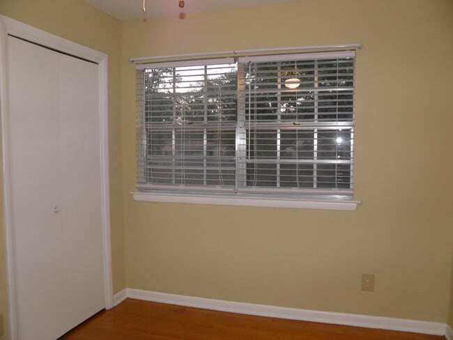 Building Photo - 212 Priscilla Dr