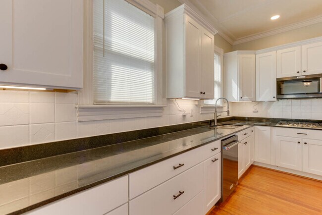 Building Photo - 1051 Naval Ave