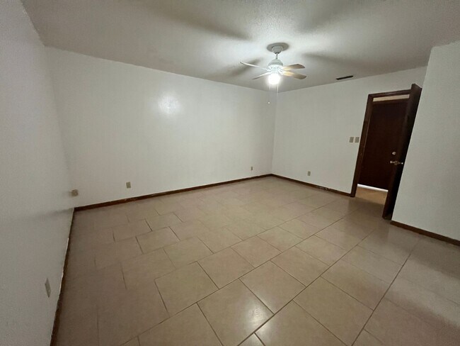Building Photo - 3438 Ashurst Dr