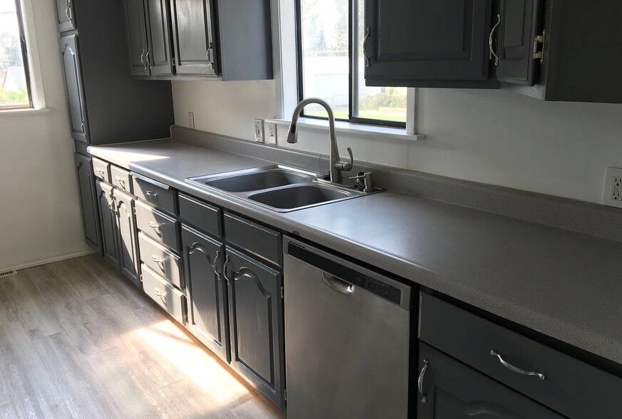 Building Photo - 2827 W Sanson Ave