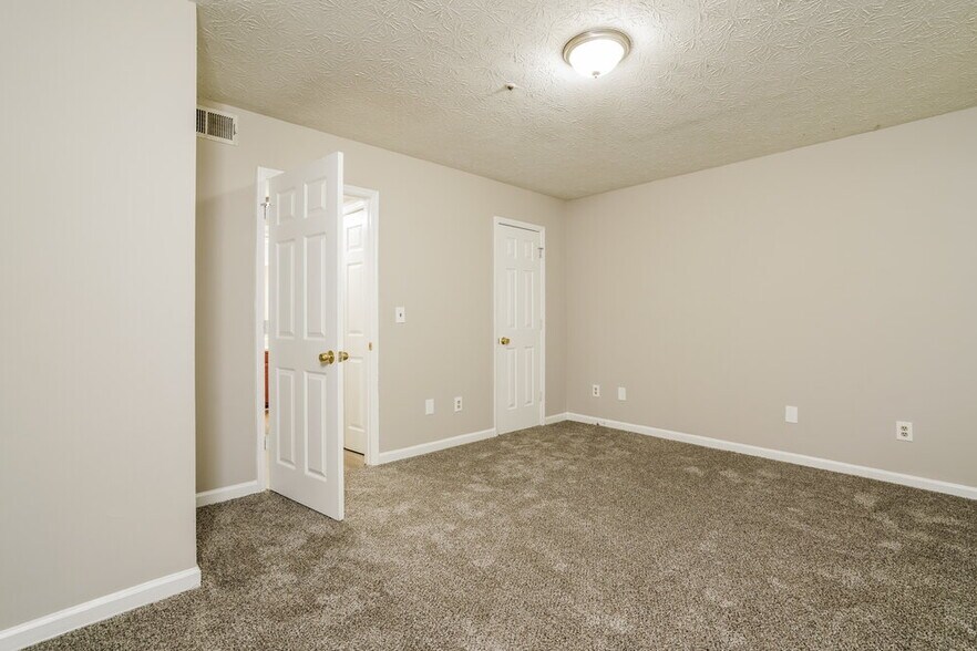 Building Photo - 2318 Wellington Cir